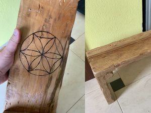 svarga dreveny stolček z hruškoveho dreva