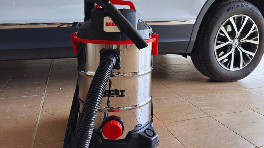 Elektrický vysávač - HECHT 8335 Z detail na vypustny otvor vody