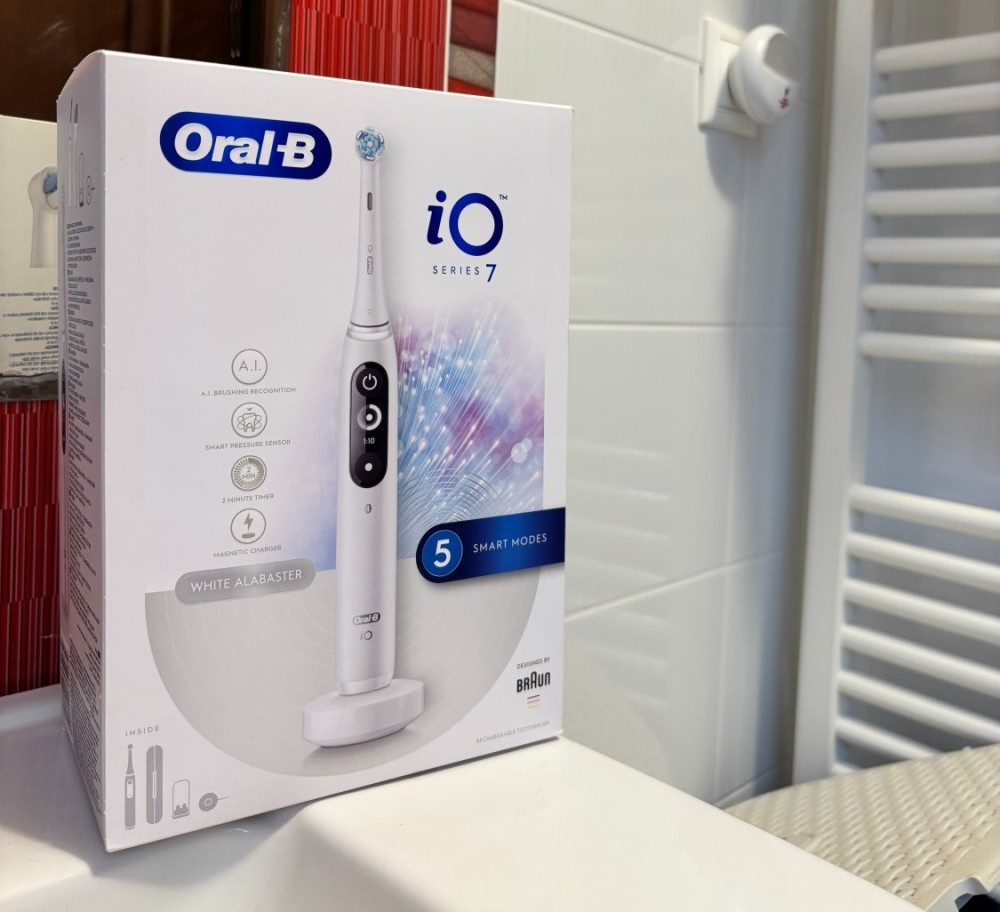 Elektrická zubná kefka Oral-B iO Series 7 - krabica