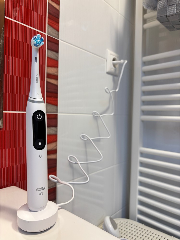 Elektrická zubná kefka Oral-B iO Series 7 s nabíjačkou